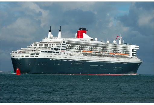 El Queen Mary 2 llegando a Southampton, su puerto base
